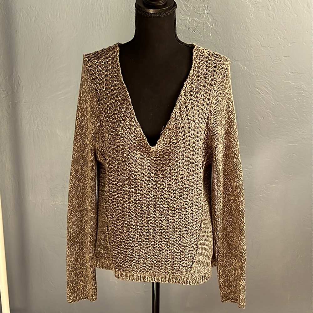 Gorgeous RD Style sweater. Fits like an XL slight crop.